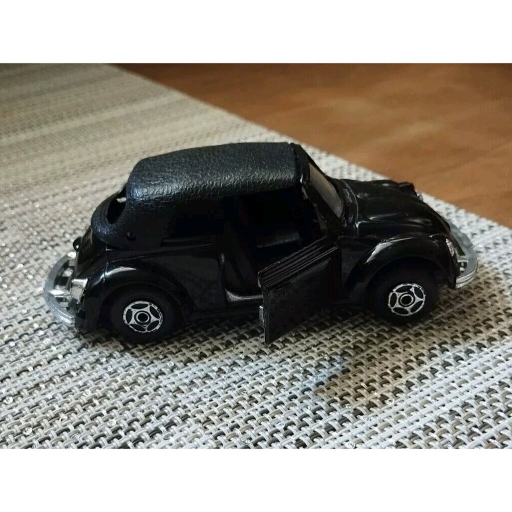 Volkswagen Beetle Convertible No. 8602 1:35 Black Diecast Car